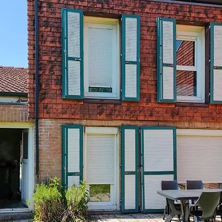 3 Bedroom Awesome In Semesterbostad Gravelines