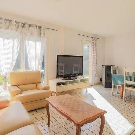 3 Bedroom Awesome In Semesterbostad